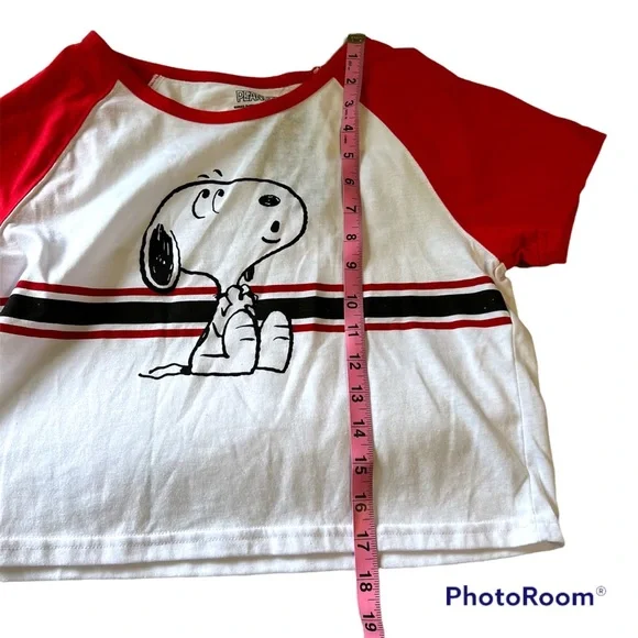Peanuts Snoopy graphic Tee crop top White Black red Size large Jr - Picture 9 of 9